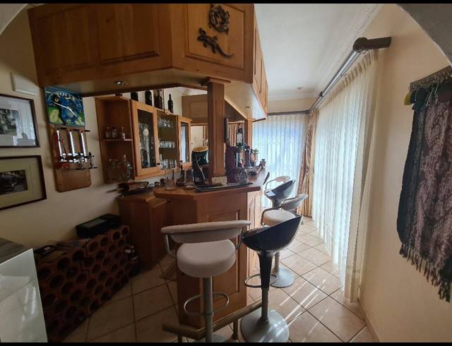 4 BEDROOM TOWNHOUSE FOR SALE IN SHELLY BEACH